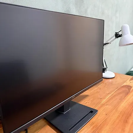 Apartment Mete - Modern - Workspace - Cool Location *