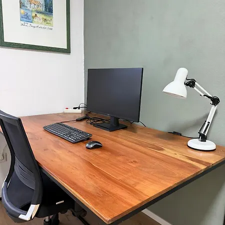 Apartment Mete - Modern - Workspace - Cool Location